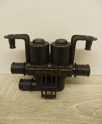 BMW X5 E70 Coolant heater control valve 6910544 1147412166 070525