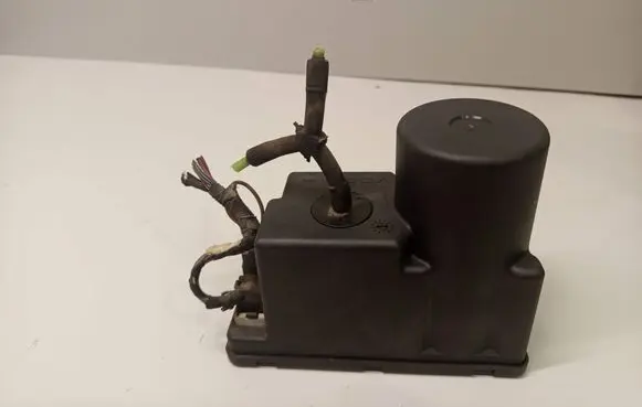 Audi 80 90 S2 B4 Central locking vacuum pump 4A0862257A