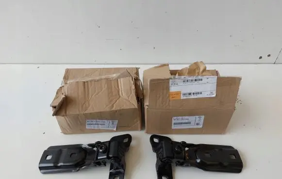 BMW 2 F45 Tailgate/trunk/boot hinge 7317770 7317769
