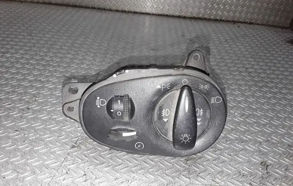 Ford Focus Light switch 04052554