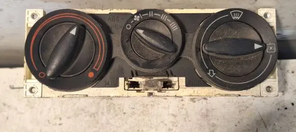 Volkswagen PASSAT B5 Climate control unit 8L0819045A 32897H38K28 901510961000