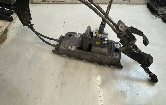 Skoda Octavia Mk2 (1Z) Gear shifter/selector 1K0711049AS 400495AS