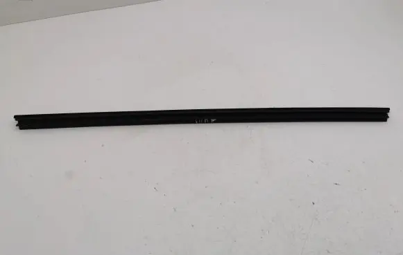 Honda HR-V Rubber seal rear door window/glass 