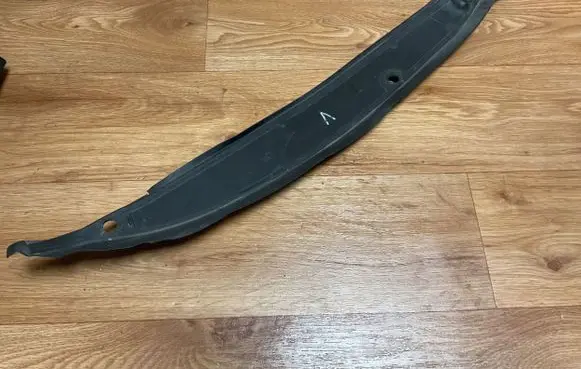 Renault Megane III Fender end trim 631130005R