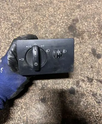 Ford Focus C-MAX Light switch 7M5T13A024EA