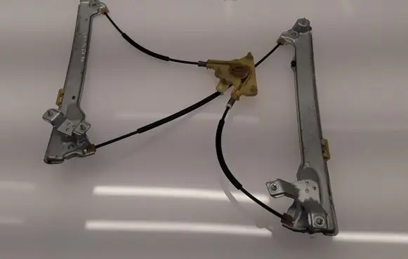 Renault Latitude (L70) Front window lifting mechanism without motor 807210010R 915015101