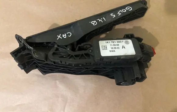 Volkswagen Golf V Accelerator throttle pedal 1K1721503P