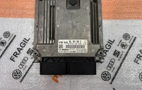 Volkswagen Tiguan Engine control unit/module 05L907309B 0281035371