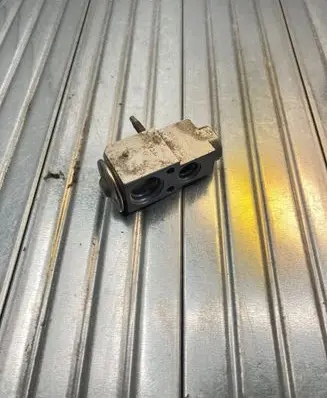 BMW X5 G05 Air conditioning (A/C) expansion valve 9496915 327581 LE561001