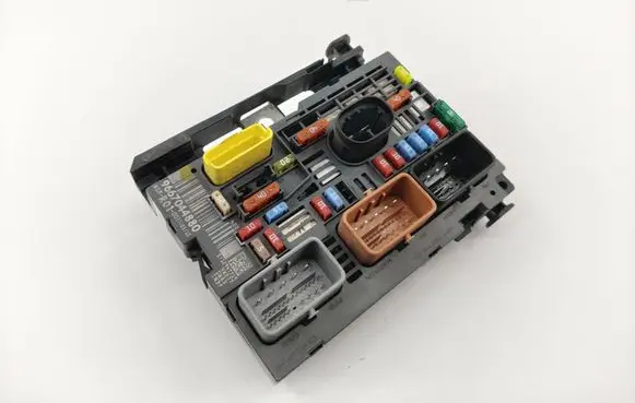 Citroen C4 Grand Picasso Fuse module 9667044880