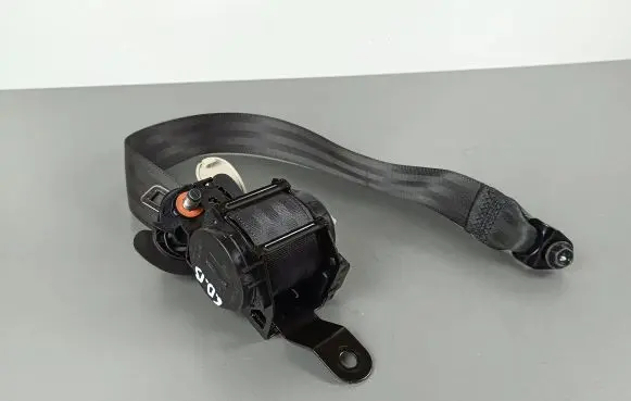 SsangYong Rexton Third row seat belt Y40018180650