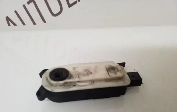 Ford Kuga III Radiator active air flap actuator LX6B8476BC 5877R1013A