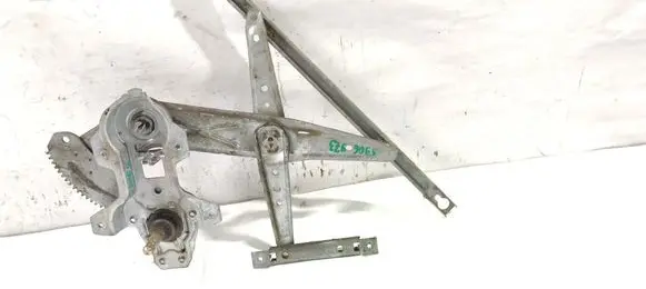 Rear door manual window regulator