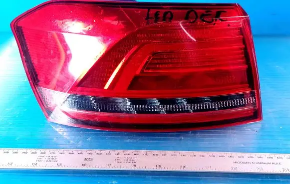 Volkswagen PASSAT B8 Rear/tail lights 195290