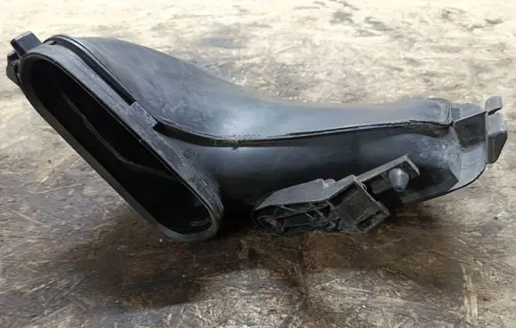 BMW 7 E65 E66 Air intake duct part 8379956