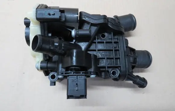 Ford Kuga II Thermostat/thermostat housing 9804160380