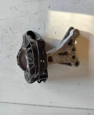 Peugeot 208 Engine mounting bracket 9676771080