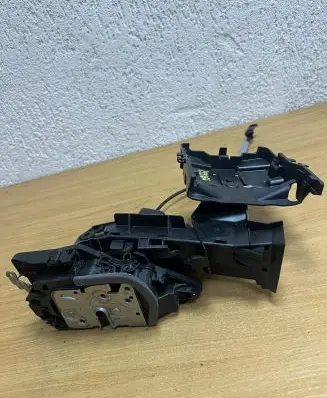 Volvo XC90 Coupe door lock (next to the handle) 31440997 D9022