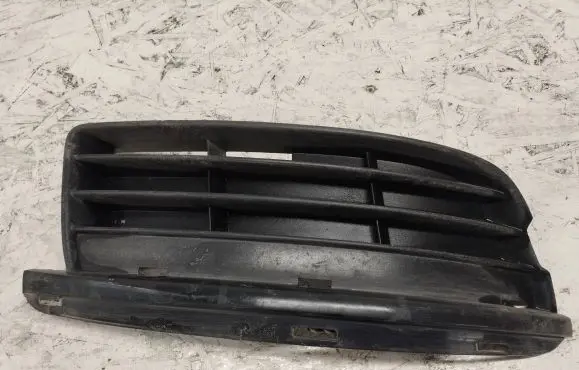 Volkswagen Jetta V Front bumper lower grill 1K0853666J