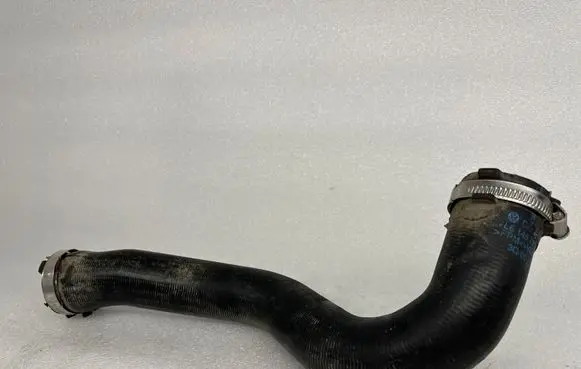 Volkswagen Touareg I Intercooler hose/pipe 7L6145737B
