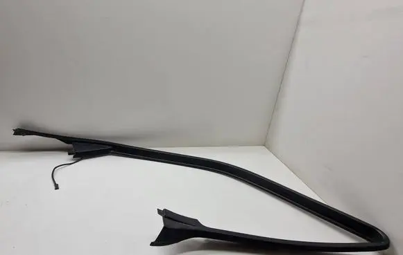 BMW 7 E38 Front door glass trim molding 8171490