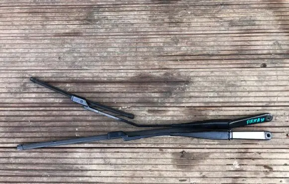 Ford Fiesta Front wiper blade arm 8A6117526BF