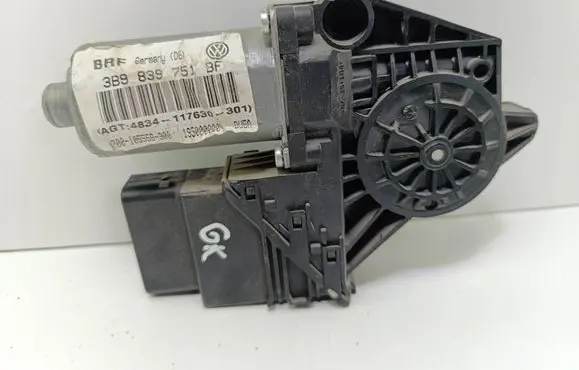 Volkswagen PASSAT B5.5 Rear door window regulator motor 3B9839751BF