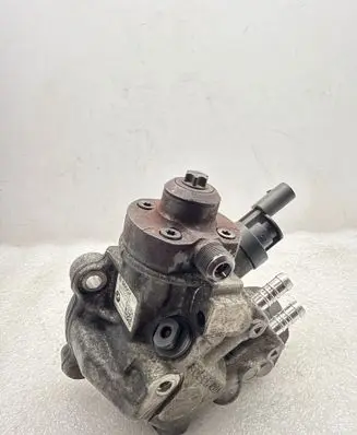BMW 5 F10 F11 Fuel injection high pressure pump 7823463 0445010634