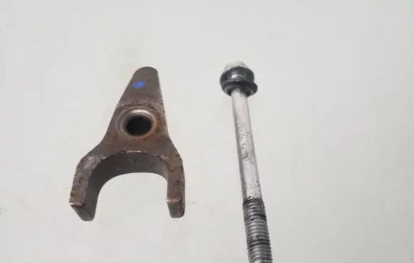 Toyota RAV 4 (XA40) Fuel Injector clamp holder