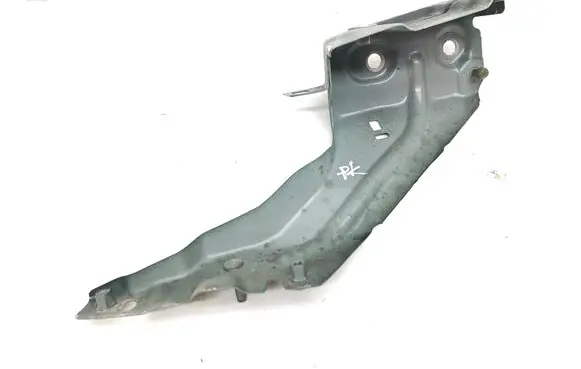 Fender mounting bracket