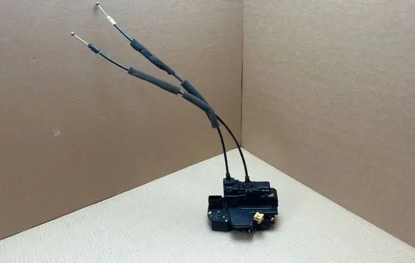Chevrolet Captiva Front door lock 