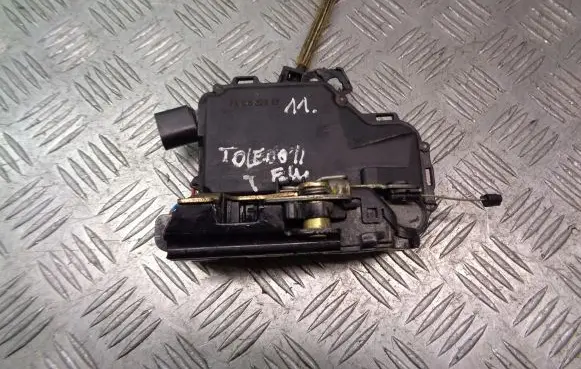 Seat Toledo II (1M) Rear door lock