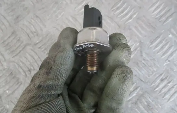 Ford Focus Air pressure sensor 081810443