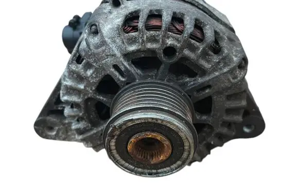 Hyundai ix35 Generator/alternator FG15S034 373002F100 2606259
