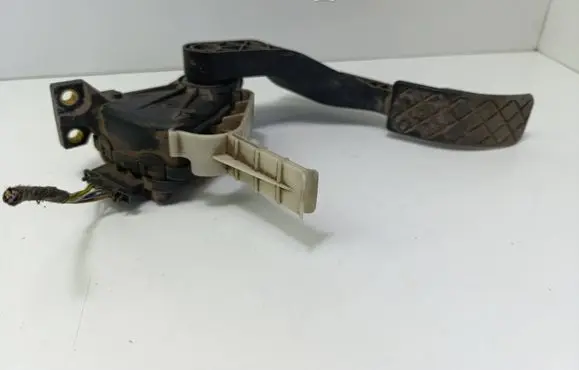Volkswagen Golf IV Accelerator throttle pedal 1J1721503H