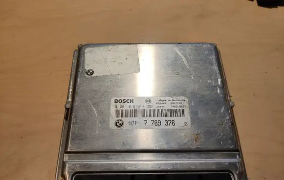 BMW X5 E53 Engine control unit/module 7789376