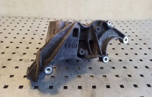 Volkswagen Touareg I Power steering pump mounting bracket 059145169AE