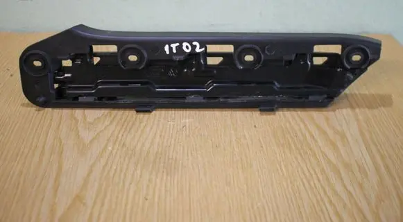 Volkswagen Touran I Front bumper mounting bracket 1T0807936 1T0807050
