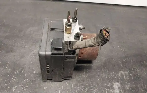 BMW 3 E46 ABS Pump 6759047