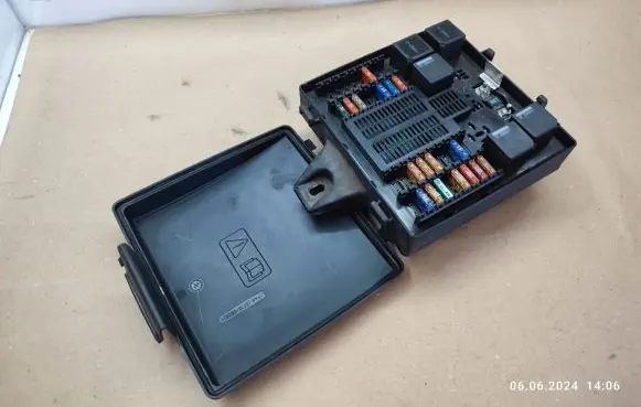 Jaguar XJ X351 Fuse module