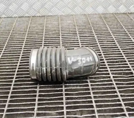 Ford Focus Air intake hose/pipe 1068175S02