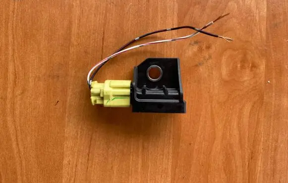Mitsubishi L200 Airbag deployment crash/impact sensor 8651A068 2047070206 W002T12971