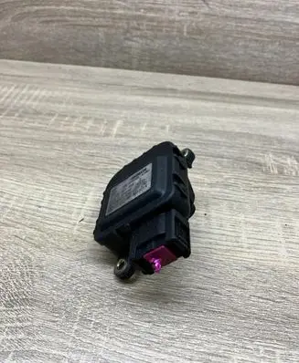 Audi A6 S6 C5 4B Air flap motor/actuator 4B1820511K 0132801158