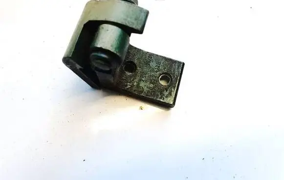Skoda Octavia Mk2 (1Z) Rear door lower hinge 1Z0833412B