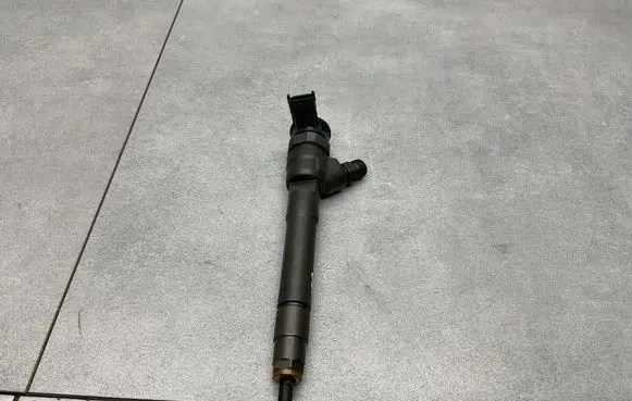 Nissan X-Trail T32 Fuel injector 0445110546
