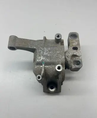 Volkswagen Tiguan Engine mount bracket 5N0199262