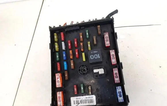 Volkswagen PASSAT B6 Fuse box set 3c0937125