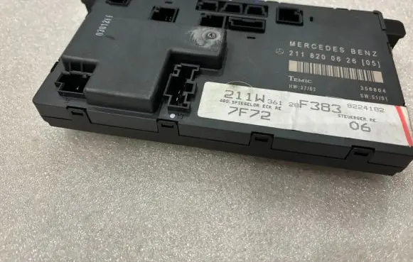 Mercedes-Benz E W211 Door control unit/module 2118200626 8224182 A2118200626