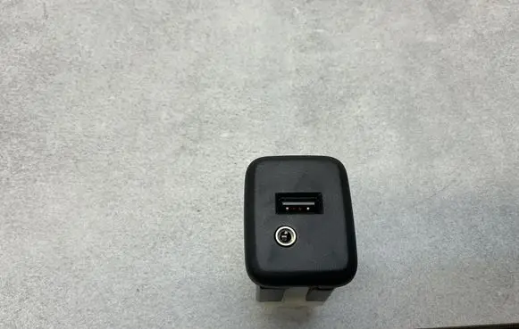 Opel Mokka X USB socket connector 13519244