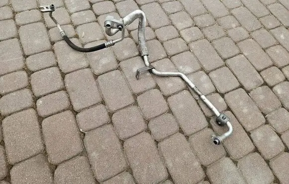 Opel Insignia B Air conditioning (A/C) pipe/hose 39115613